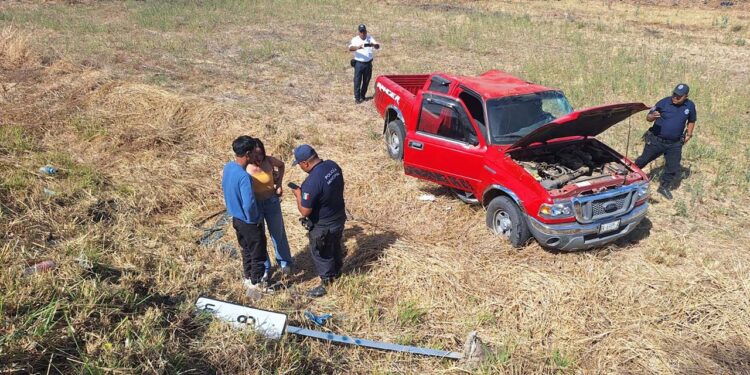 La camioneta quedó en los campos de siembra.