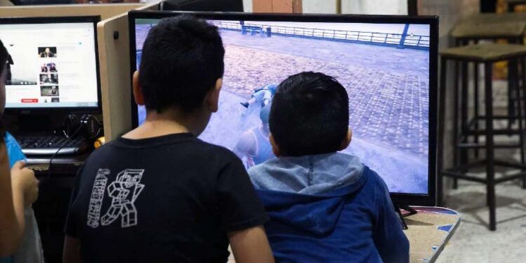 Foto: internet // La delincuencia organizada engancha a menores con videojuegos como el Free Fire.