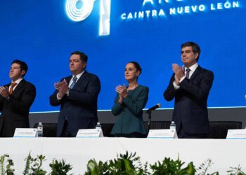 Foto: internet // La Presidenta Claudia Sheinbaum asiste a la 81 Asamblea Anual de la Cámara de la Industria de Transformación (CAINTRA) Nuevo León.