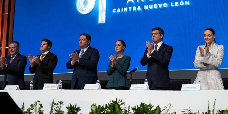 Foto: internet // La Presidenta Claudia Sheinbaum asiste a la 81 Asamblea Anual de la Cámara de la Industria de Transformación (CAINTRA) Nuevo León.