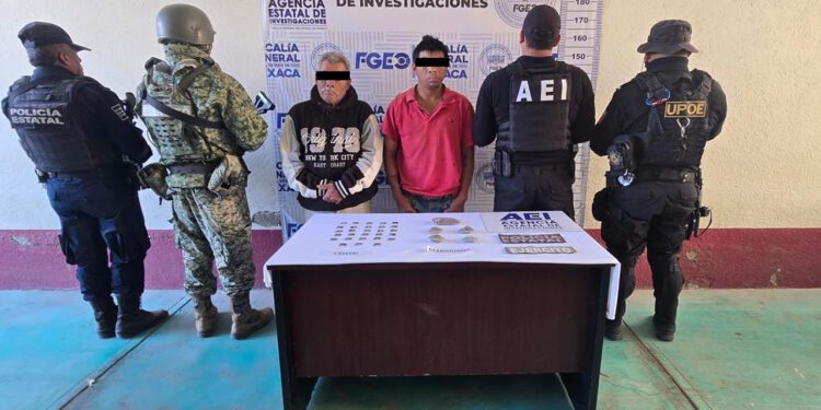Ejecutan cateo y detiene a dos presuntos narcomenudistas en Etla