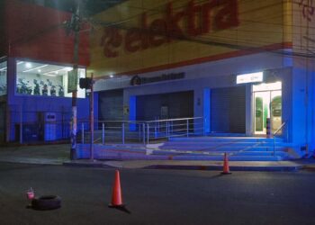 Los hechos ocurrieron cerca de la tienda Elektra, en la rotonda de Xoxocotlán.