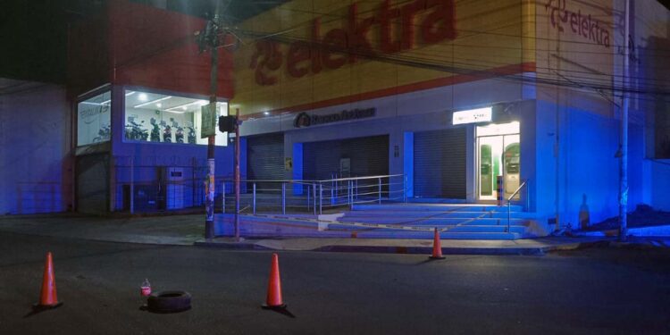 Los hechos ocurrieron cerca de la tienda Elektra, en la rotonda de Xoxocotlán.
