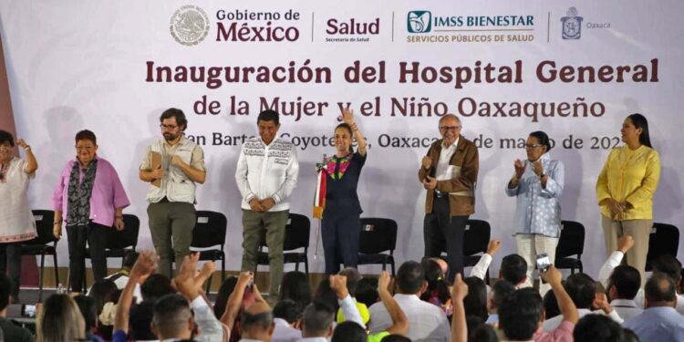 Foto: cortesía // La mandataria nacional reconoció el apoyo del personal de salud para fortalecer este sistema y señaló que esta unidad es uno de los mejores hospitales de México.