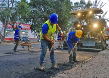 Las vialidades han sido rehabilitadas con pavimento, señalizaciones, pintura de guarniciones y reductores de velocidad.