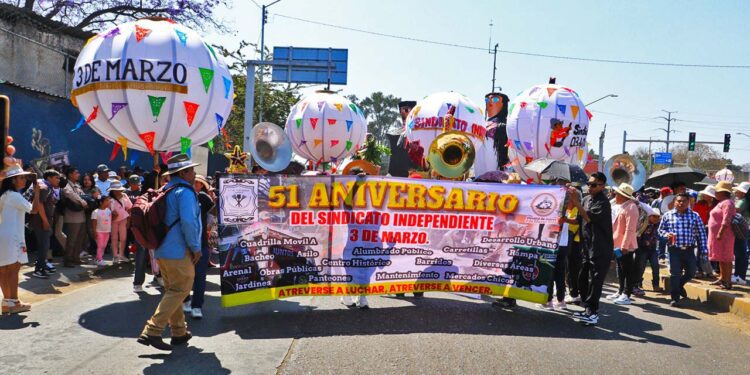 Fotos: Adrián Gaytán // Los más de mil empleados que agrupa al 3 de Marzo celebraron con un recorrido.