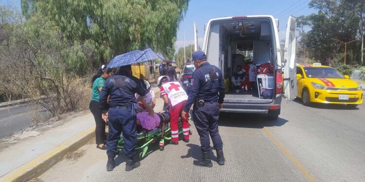 Madre e hijo recibieron los primeros auxilios y fueron llevados a un hospital.