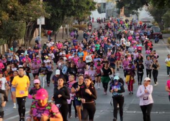 Fotos: Leobardo García Reyes // Más de mil 500 personas tomaron parte en la Carrera de la Mujer.
