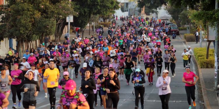 Fotos: Leobardo García Reyes // Más de mil 500 personas tomaron parte en la Carrera de la Mujer.