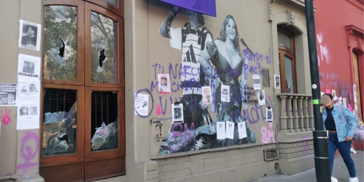 El 8M en Oaxaca; violencia e incapacidad policíaca ante el peor rostro del “feminismo”