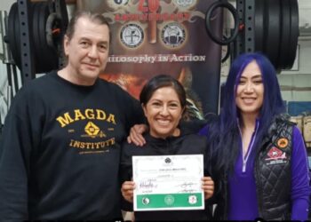 Oaxaqueña destaca en Seminario Internacional de Kali Eskrima Silat