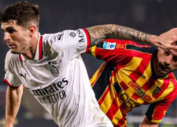 El Milan remonta al Lecce y respira en la Serie A