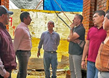 Foto: cortesía // Personal del Ayuntamiento y Sedatu supervisan las obras.