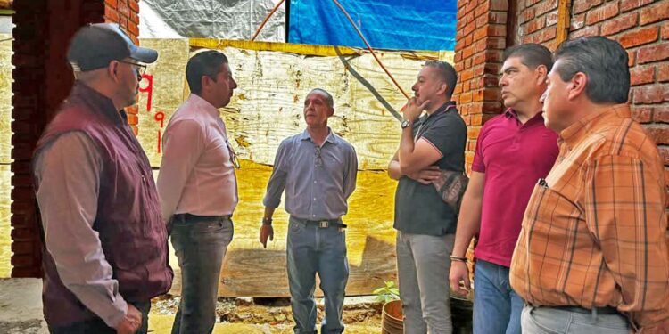 Foto: cortesía // Personal del Ayuntamiento y Sedatu supervisan las obras.