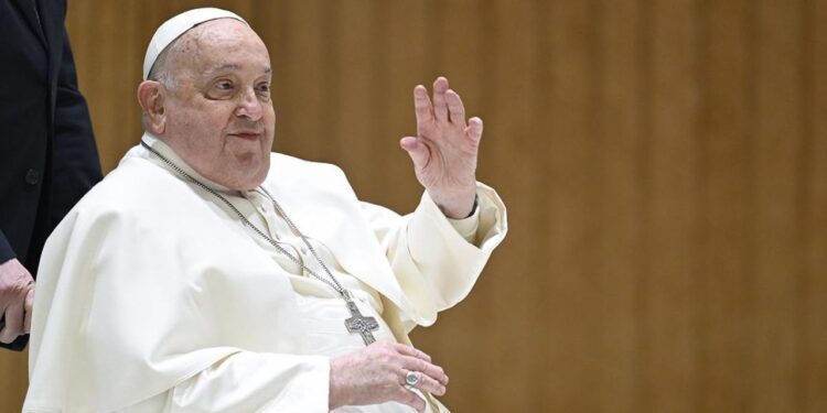 Estado de salud del Papa Francisco: Mejoría gradual y estabilidad clínica