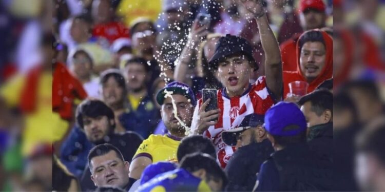 Periodista fue agredido tras el Clásico entre América y Chivas