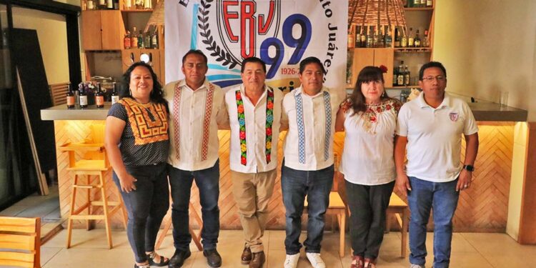 Foto: Adrián Gaytán // Representantes de la primaria señalaron la importancia de mantener vivas las tradiciones entre la comunidad escolar.