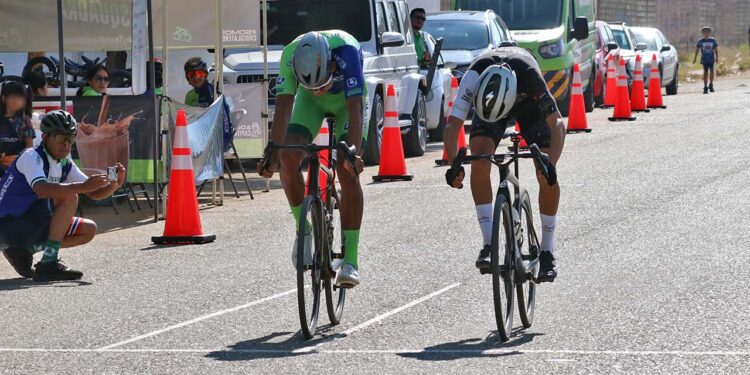 Fotos: Leobardo García Reyes // Se tuvo que recurrir al Foto finish para definir al ganador.