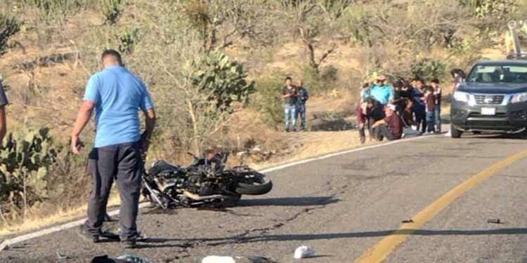 Sufren accidente en carretera a Oaxaca.