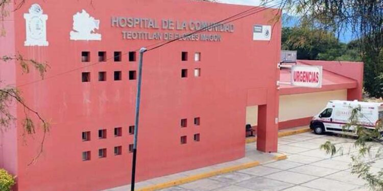 Trabajadores sindicalizados tomaron la dirección del nosocomio de Teotitlán de Flores Magón.