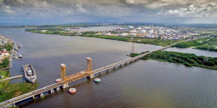 Foto: Archivo El Imparcial (archivo) – Los Polos de Desarrollo de Salina Cruz tiene vocación industrial de distribución de vehículos y autopartes.