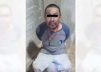Vecinos lo detuvieron y tomaron una fotografía para exhibirlo en redes sociales.