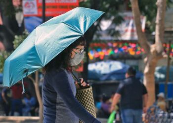 Foto: Adrián Gaytán // Las autoridades de protección civil recomiendan a la población tomar medidas preventivas para evitar los golpes de calor.