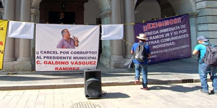 Foto: Lisbeth Mejía // Denuncian al presidente municipal, Galdino Vázquez Ramírez, de incumplir con la entrega de los ramos 28 y 33.