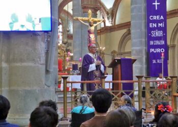 Foto: Adrián Gaytán // Celebración eucarística dominical en la Catedral por el Monseñor Arzobispo Pedro Vázquez Villalobos.