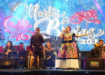 El talento local tocó el corazón del público que se dio cita en el parque central.