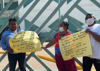 Denuncian falta de atención médica en hospital de Juchitán tras volcadura de autobús en autopista Mitla-Tehuantepec