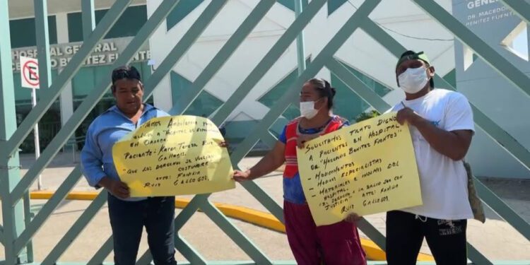Denuncian falta de atención médica en hospital de Juchitán tras volcadura de autobús en autopista Mitla-Tehuantepec