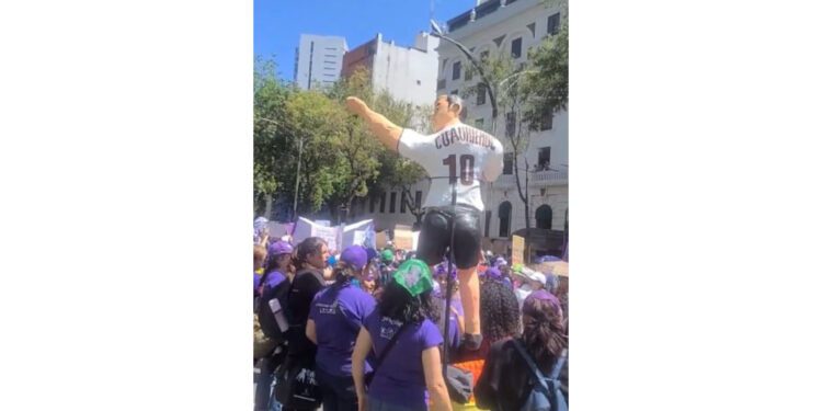 Cuauhtémoc Blanco en el centro de la protesta del 8M: Feministas exigen su desafuero por intento de violación