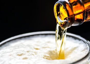 ¿Sabías que algunas cervezas 0 y bajas en alcohol no cumplen con lo que prometen? Esto reveló la Profeco en su estudio