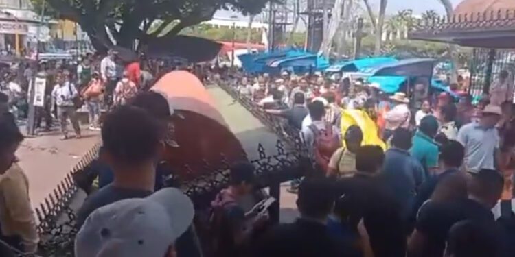 VIDEO | Muere profesora aplastada por estructura durante paro nacional en Chiapas