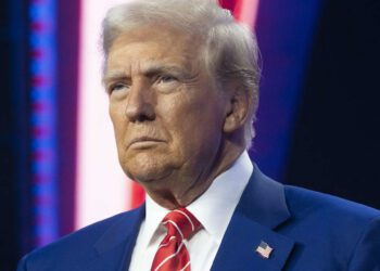 Trump aplaza aranceles, no los desaparece; persiste la amenaza