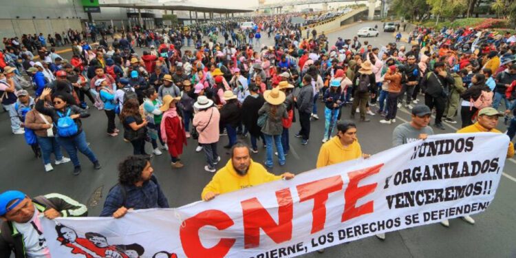 63% califica como chantaje las propuestas de la CNTE