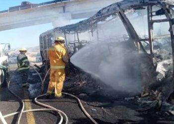 Atroz colisión entre camión y tracto-camión en la autopista Gómez Palacio-Durango