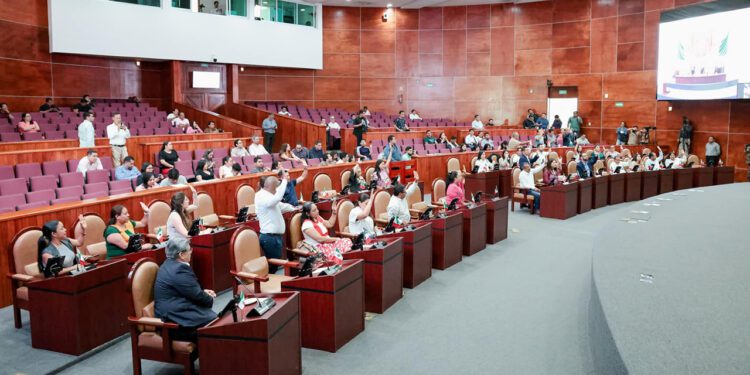 Rasuran de 28 a16 al TSJO; aprueban Reforma al Poder Judicial