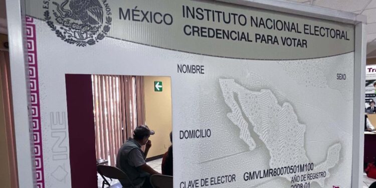 Foto: internet – ilustrativa // Amplían los horarios para brindar una mayor oportunidad a las personas que tramitaron su credencial del INE de acudir a recibirla.