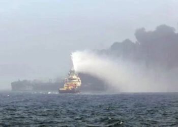 Choque de buque petrolero y carguero en el Mar del Norte; derraman sustancias altamente tóxica