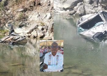 VIDEO | Desbarranca camioneta al río Mixteco y muere profesor