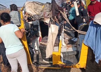 ¡Impactante choque! Mototaxi y taxi colisionan dejando a tres niños heridos Carretera Federal 190