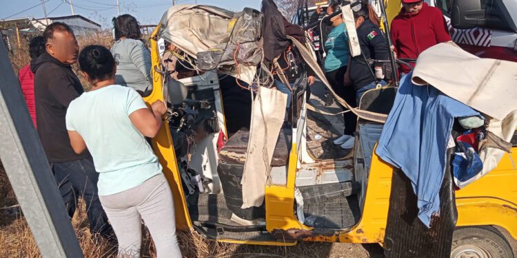 ¡Impactante choque! Mototaxi y taxi colisionan dejando a tres niños heridos Carretera Federal 190