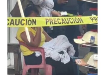 ¡Estremecedor lamento! Bebé muere en el regazo de su mamá en la Cuenca