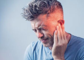 ¿Por qué me duelen los oídos? 6 causas comunes