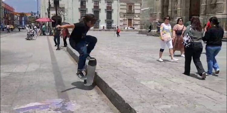 VIDEO| Afectan con patinetas la cantera nueva del atrio de Catedral