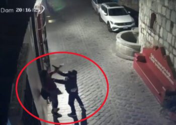 VIDEO | A punta de pistola lo despojan de su celular en el Centro Histórico de Oaxaca