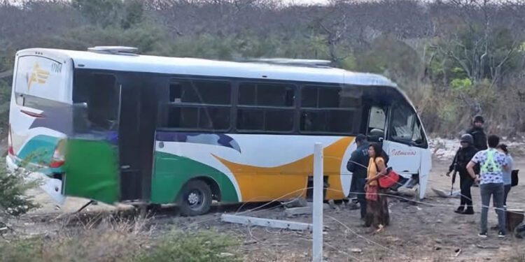 ¡Un peligro para los usuarios! Pésimas condiciones y mal servicio en transporte Istmeños