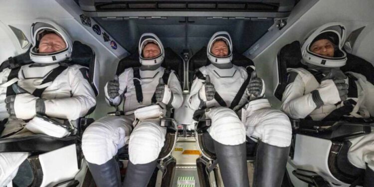 Nueve meses varados en el espacio es ‘vocación’, no horas extras.